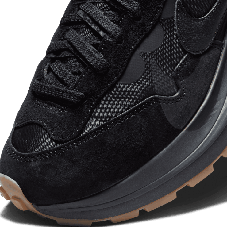 Nike Vaporwaffle sacai Black Angle 4
