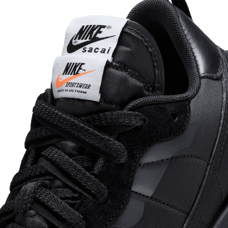 Nike Vaporwaffle sacai Black Angle 6