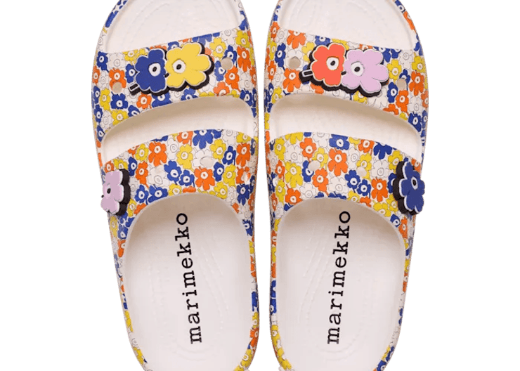 Crocs Classic Sandal Marimekko (GS) Angle 1