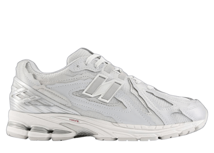 New Balance 1906D Protection Pack グレー New Balance's Protection Pack 1906 Shoe Is Sharp in Silver