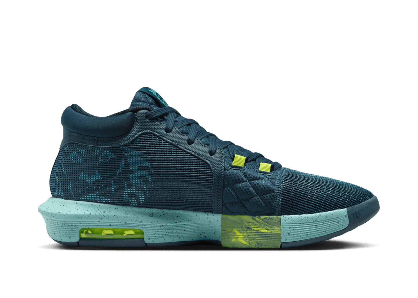 Nike LeBron Witness 8 Basketball