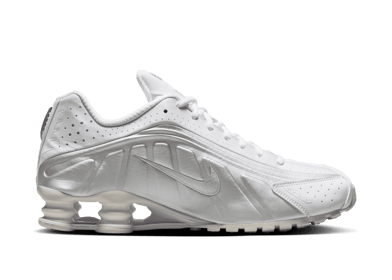 Nike Shox R4 in White | HQ1988-101