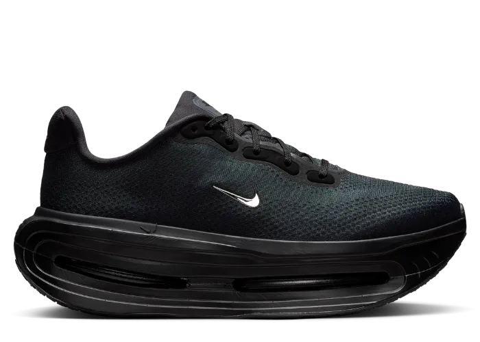 靴 Nike Vomero Premium Black Nike is Giving the Vomero Premium the Triple Black Treatment