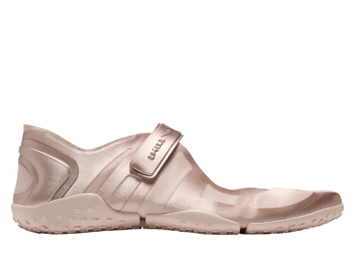 NikeSKIMS Rift Satin Silt Red