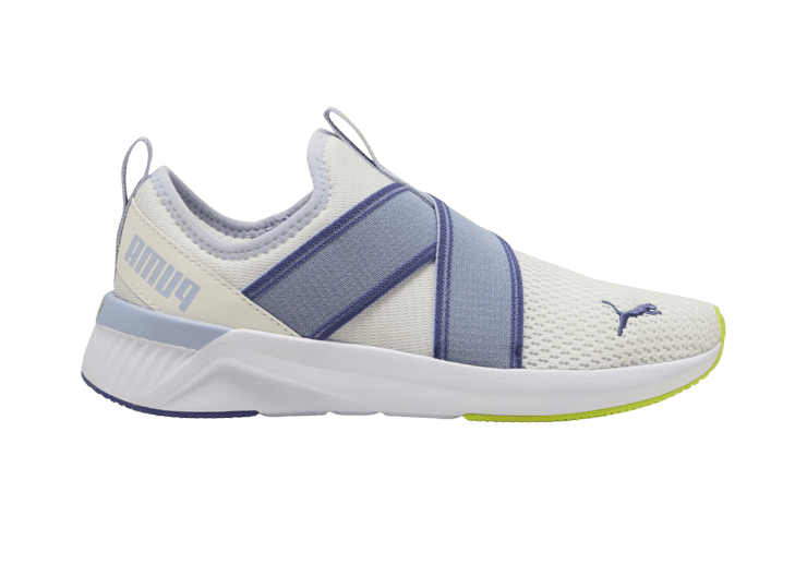 RomaPink シルバー PUMA SOFTRIDE Harli Slip-On Women in White - 311471-02 Release Info